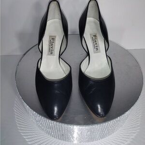 Flavin Black Women's Shoes size 7 pre
Owned Exellent condition